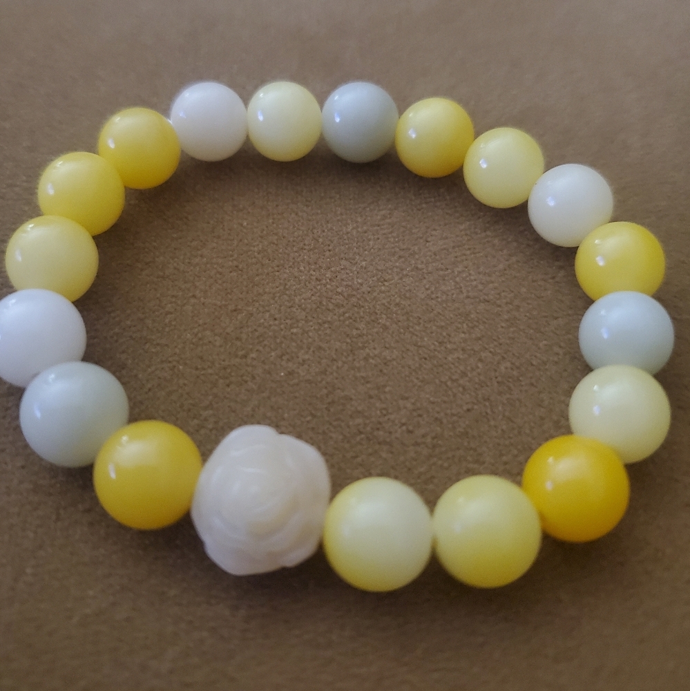 💛Sunny Days, Yellow, Cream & mint Bodhi beads with a Rose pendant